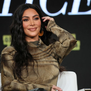 Kim Kardashian w supermodnym garniturze z polską metką. Celebrytka odwiedziła Harvard w komplecie Magdy Butrym