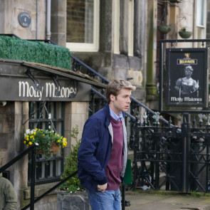 Ed McVey jako William w 6. sezonie „The Crown"