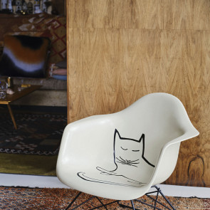 Kultowe krzesło Eamsów z kotem Saula Steinberga, Vitra