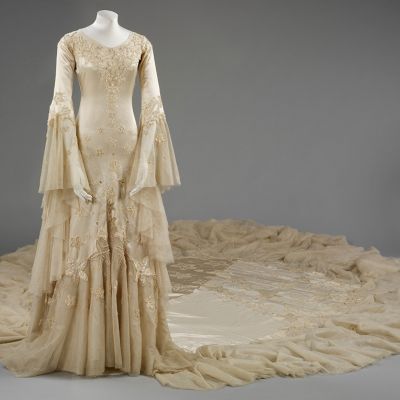 Victoria and Albert Museum w Londynie, suknia ślubna projektu Norman Hartnell noszona przez Margaret, Księżną Argyll, fot. mat. prasowe