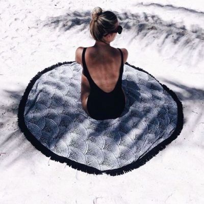 Okrągły ręcznik na plażę - wakacyjny hit! 
 fot. thebeachpeople.com.au, Instagram/ thebeachpeople