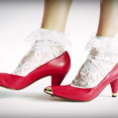 Kadr z filmu "100 Years of Fashion: Heels"