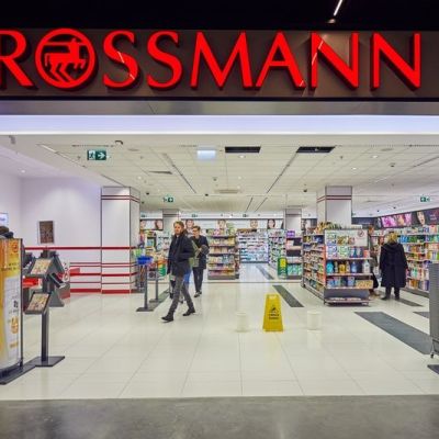 Promocja w Rossmann: -55% na produkty do makijażu!