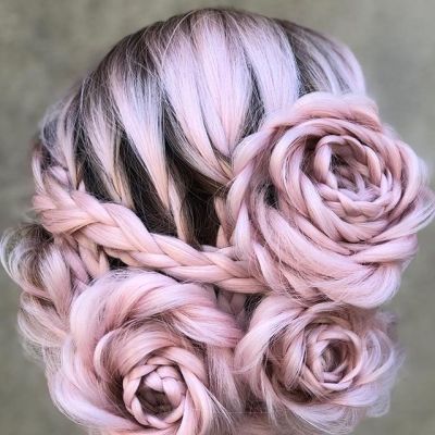 Modne fryzury 2018: warkocze wyglądające jak kwiat róży