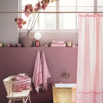 Łazienka w odcieniu millennial pink, H&M HOME
