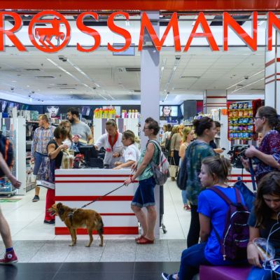 Promocja w Rossmann: -55% na produkty do makijażu! Nowa oferta na październik