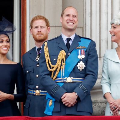 Karta świąteczna brytyjskiej rodziny królewskiej. Zobacz portret rodzinny oraz zdjęcie z wesela Harry'ego i Meghan