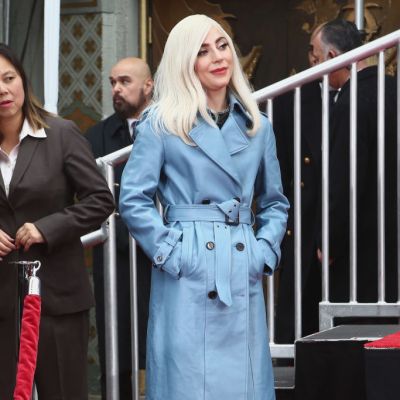 Lady Gaga w niebieskim płaszczu [ELLE Spy]