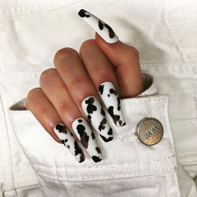 Modne paznokcie 2019: "Cow Print Nails"