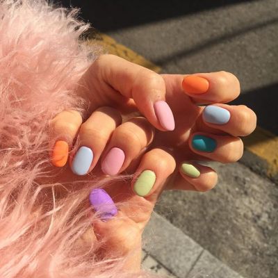 Modne paznokcie 2019: Rainbow Nails