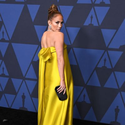 Jennifer Lopez w przepięknej złotej sukni na gali Annual Governors Awards