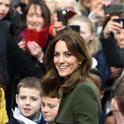 Nowa fryzura Kate Middleton - grzywka w stylu francuskim.