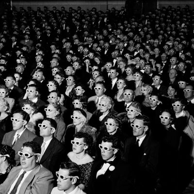 Kultowe zdjęcia z lat 50.: pierwszy seans filmu 3 D