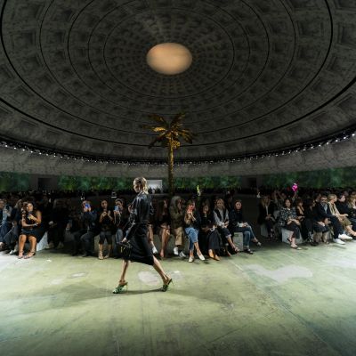 Pokaz mody Versace wiosna-lato 2020
