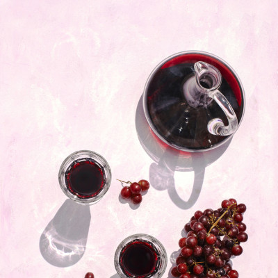 Wino bezalkoholowe: jak powstaje i jak smakuje? Przepis na domowe wino bez alkoholu