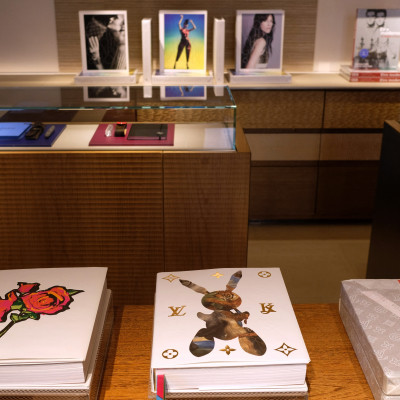 Księgarnia w paryskim butiku Louis Vuitton