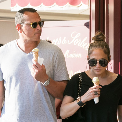 Jennifer Lopez i Alex Rodriguez spędzają wakacje we Francji
