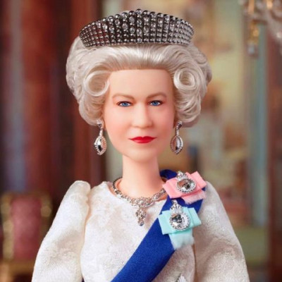Lalka Barbie inspirowana Królową Elżbietą II