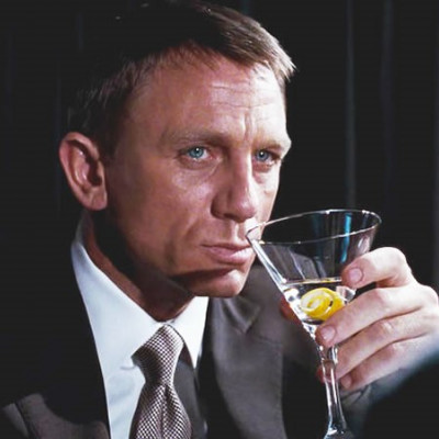 Jak pić Martini? Przy tym drinku należy trzymać się określonych zasad