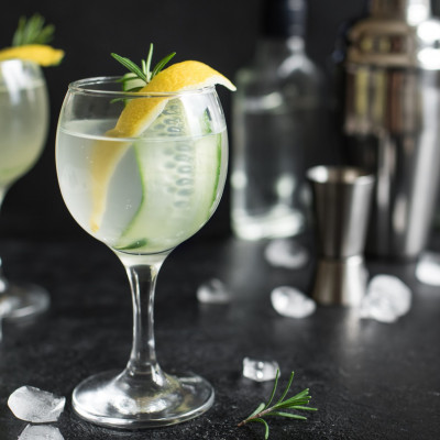 Jak pić gin? Łączymy nie tylko z tonikiem!