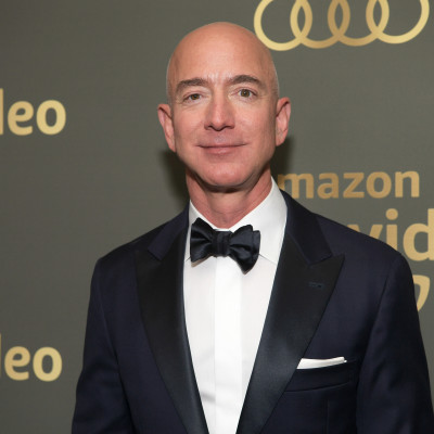 Jeff Bezos, właściciel Amazona, zarobił na koronawirusie 24 mld dolarów! Ile wynosi teraz jego majątek?