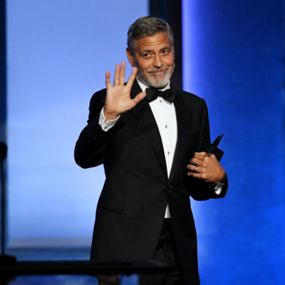 5 lekcji stylu George'a Clooneya. Te triki aktora zastosuj także w swojej szafie!