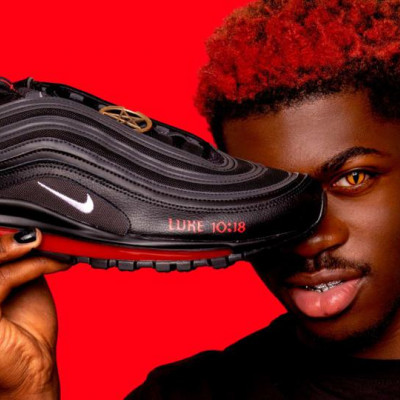 „Szatańskie buty” budzą oburzenie. Nike się odcina i pozywa twórców