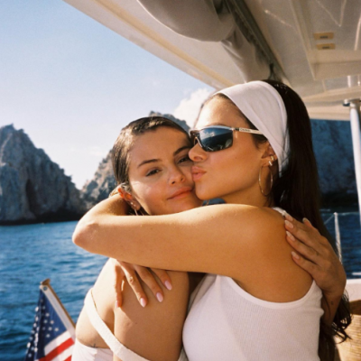 Nicola Peltz i Selena Gomez