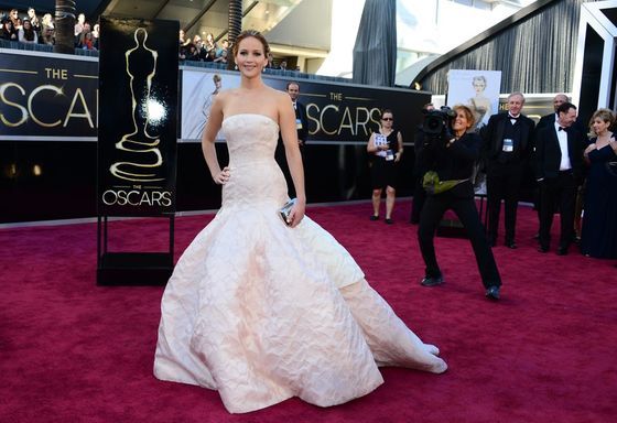 Oscary 2013: zabawny wywiad z Jennifer Lawrence