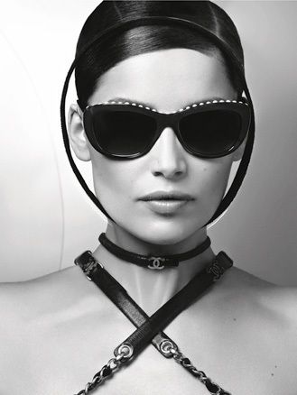 Laetitia Casta w kampanii Chanel Eyewear wiosna-lato 2013, fot. Karl Lagerfeld