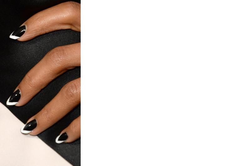 Czarno-biały manicure w stylu Kerry Washington
