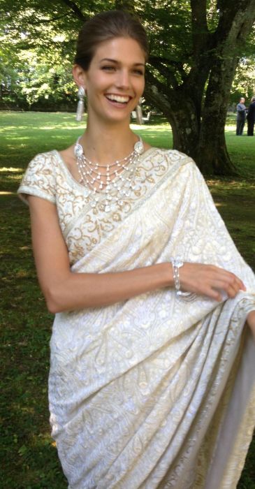 Kendra Spears w ślubnym sari, fot. Twitter @Kendra_Spears 