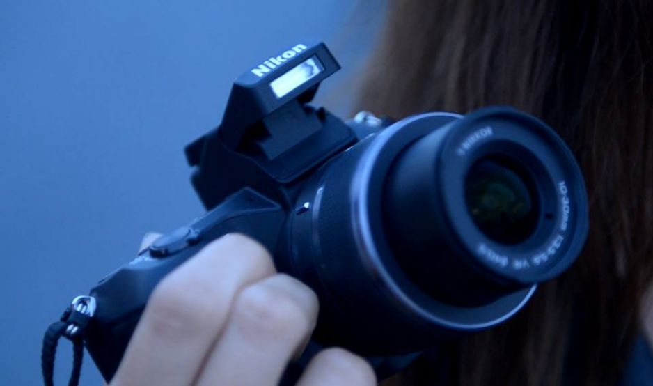 Nikon 1 V2 - cyfrówka o parametrach lustrzanki
