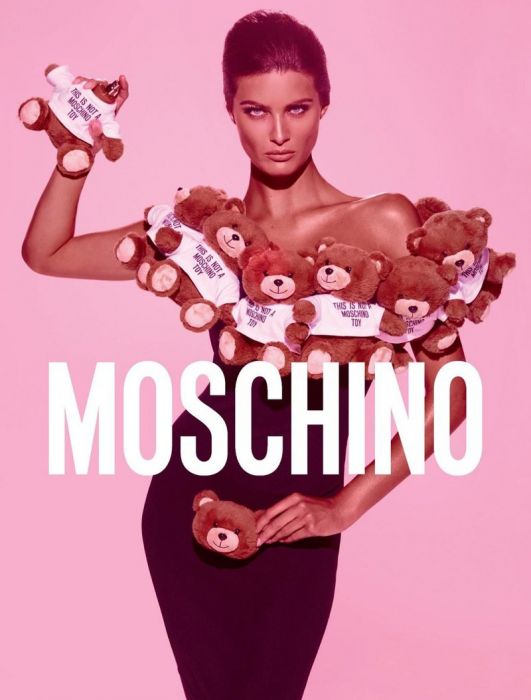 Isabeli Fontana w kampanii perfum Moschino "Toy"