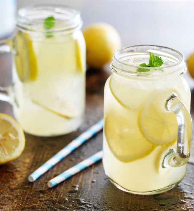 Woda z cytryną - sposób na odchudzanie?