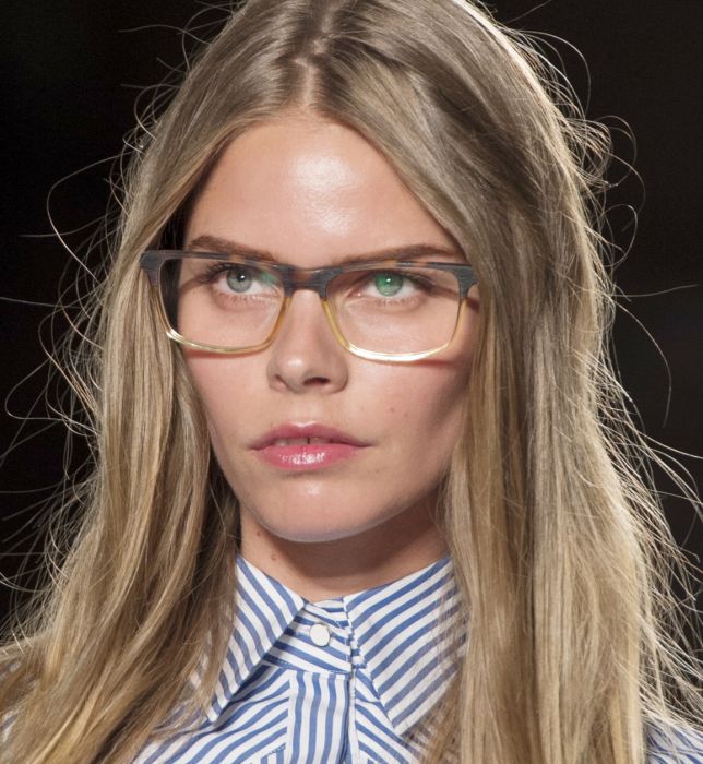Jak wyglądać modnie w okularach korekcyjnych?