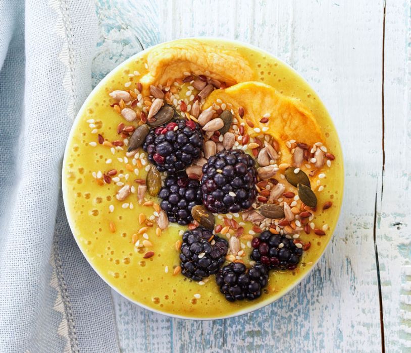 Mango smoothie bowl podkręcające metabolizm, fot. Fotolia