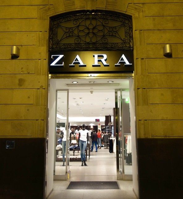 Zara została pozwana za oszukiwanie klientów w USA, fot. East News