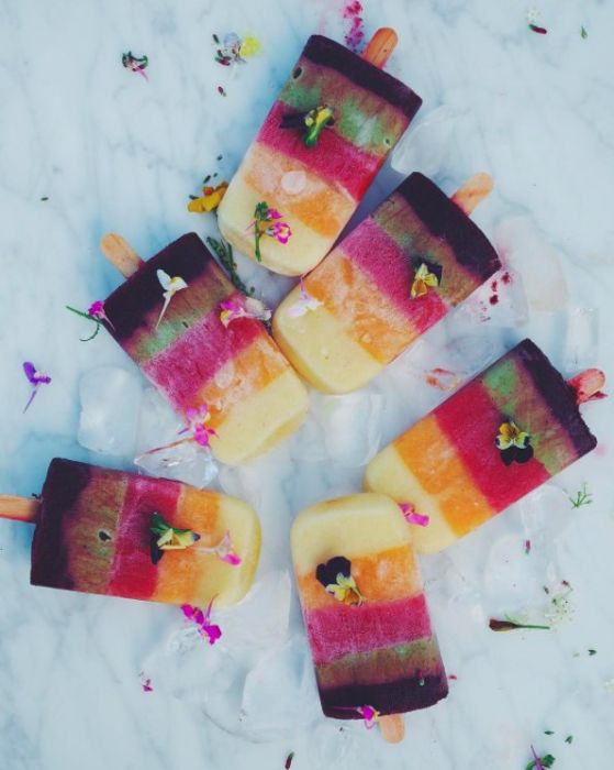 Tęczowe dania z Instagrama - rainbow pops