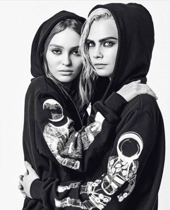 Cara Delevingne i Lily-Rose Depp w kampanii Chanel jesień-zima 2017/2018
