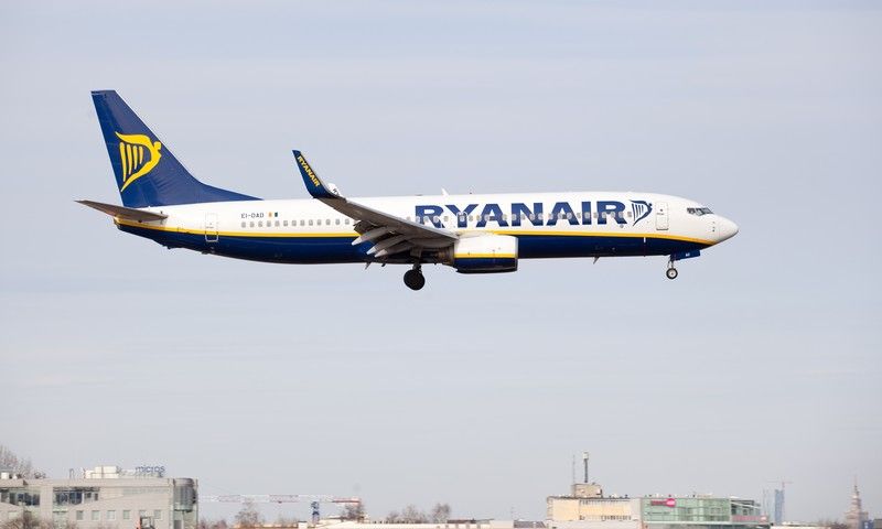 Wielkie zmiany w Ryanair! Od dzisiaj pasażerowie mogą bezpłatnie wnieść na pokład tylko 1 mały bagaż