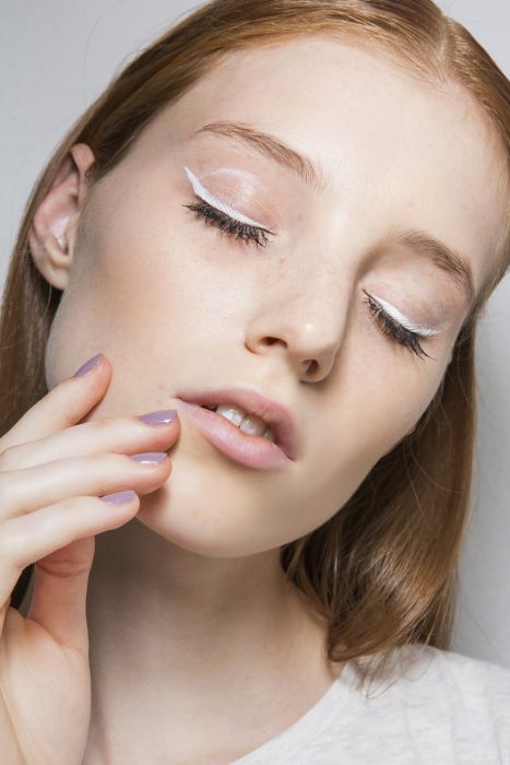 Jak zrobić modny makijaż oka na sezon wiosna lato 2018