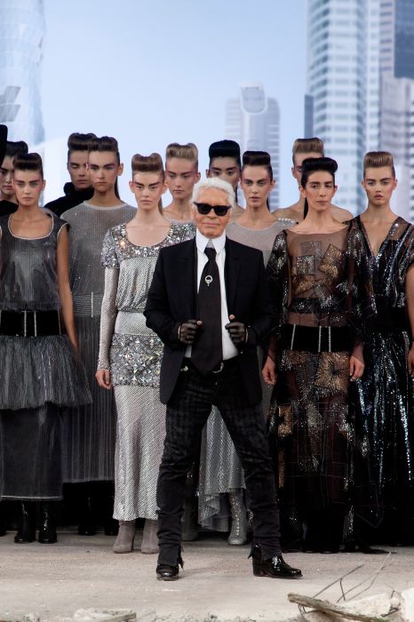 Karl Lagerfeld z modelkami