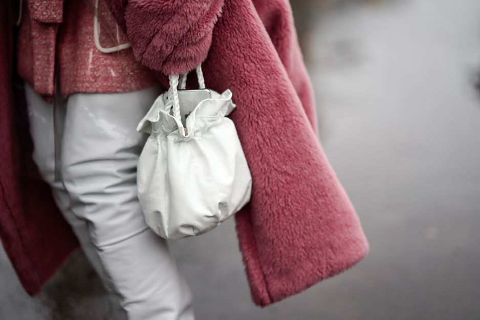 Modne torebki - street fashion w Paryżu
