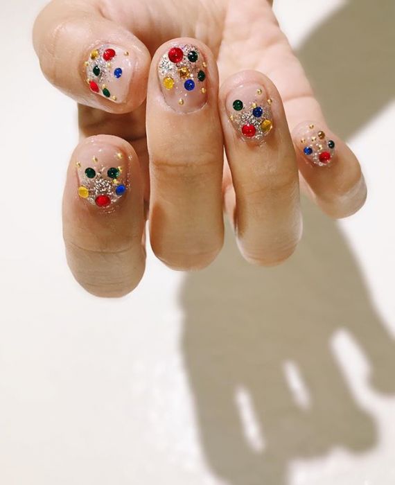 Confetti Nails, czyli modne paznokcie na koniec 2019roku