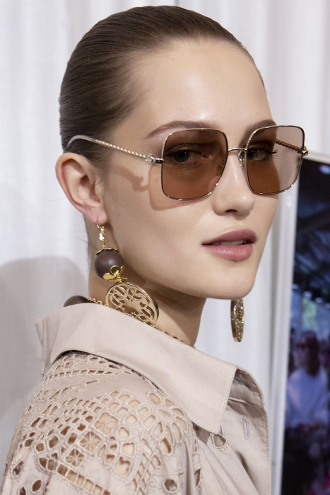 Okulary przeciwsłoneczne z filtrem Elie Saab, trendy wiosna lato 2020