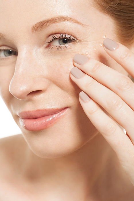 Co musisz wiedzieć o pielęgnacji skóry wokół oczu? Odpowiadamy na 5 najczęściej zadawanych pytań