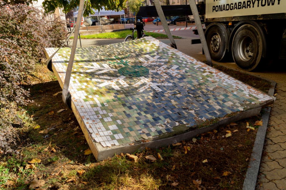 Mozaika z łódzkiego Horteksu uratowana