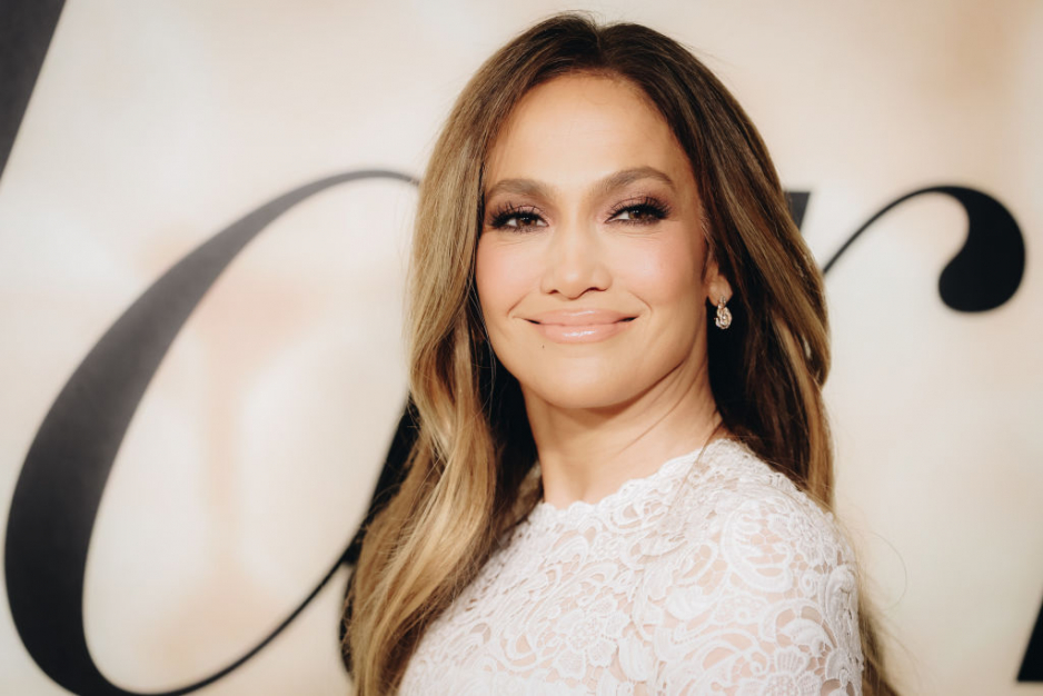 Paznokcie w stylu Jennifer Lopez podbijają internet. Gwiazda zdecydowała się na klasyczne mani w odświeżonej wersji
