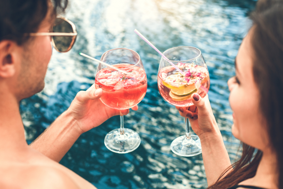 Co pić w upalne dni? Drinki na lato we włoskim stylu: od Negroni do Lemon Sherbet Fizz